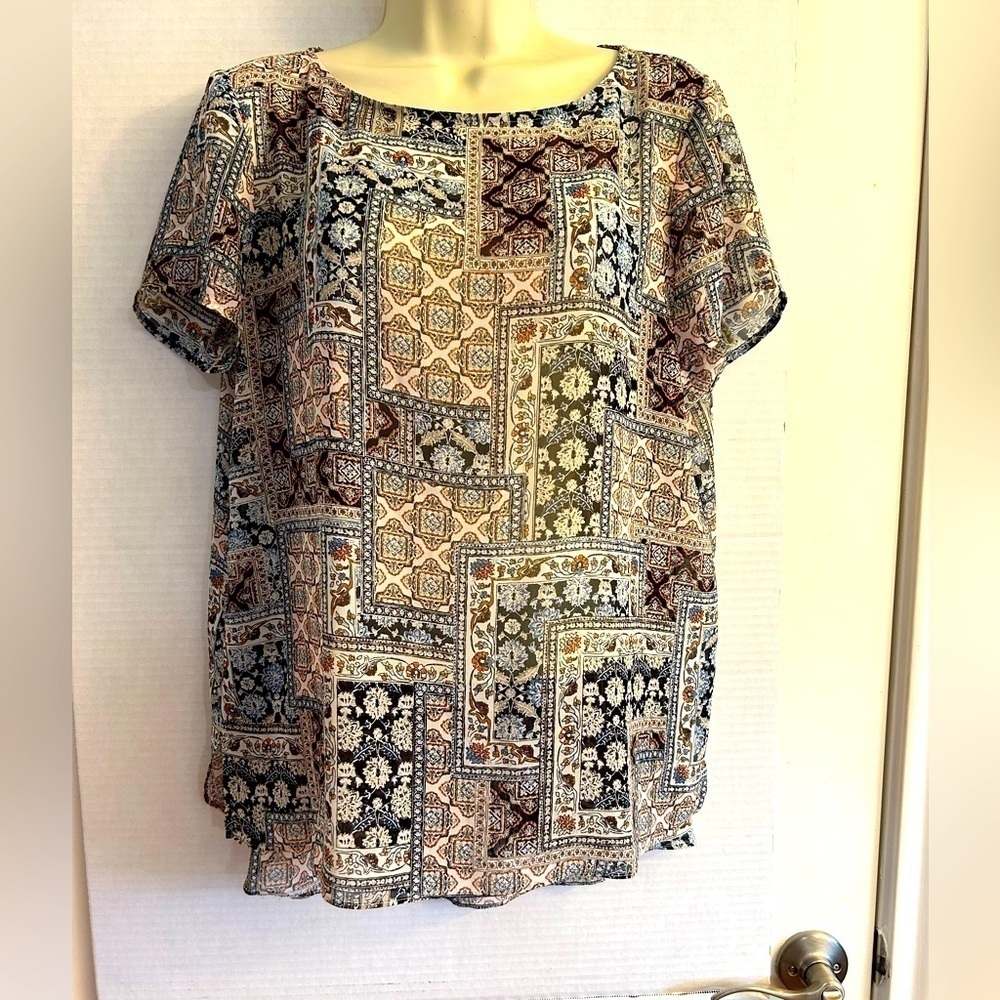 J.Jill Floral Chiffon pull over short sleeve Blouse with back pleats in SzMP.J19